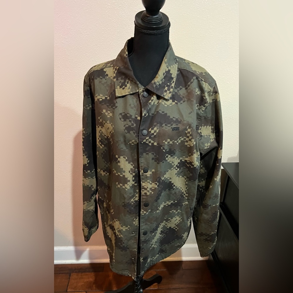 Vans camouflage, lightweight jacket Size MED